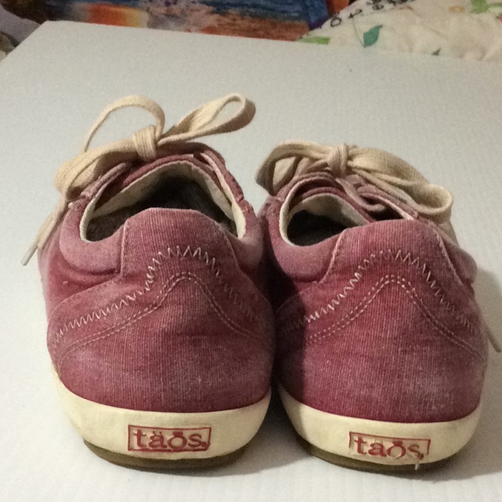 Taos women’s sneakers FITS LIKE 9Women’s (says 10) - Picture 5 of 6